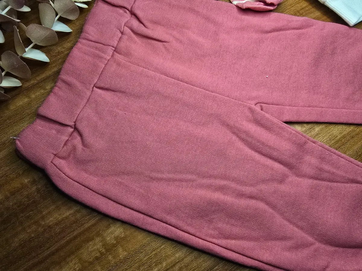 Calcetitas, sueter y pants tipo sport color rosa · talla 12 Meses