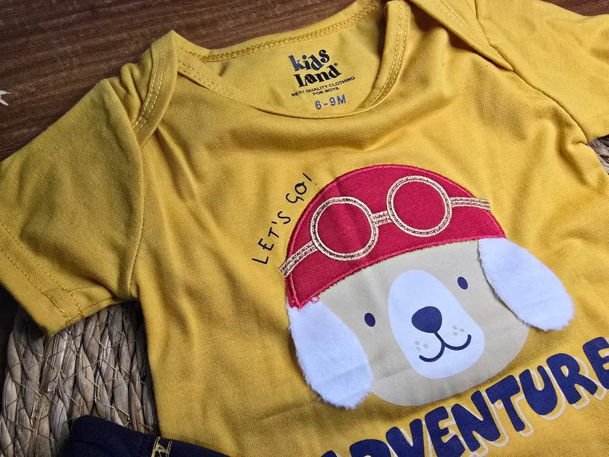 Adventure, pantalon azul de aviones, body amarillo · talla 6-9 Meses