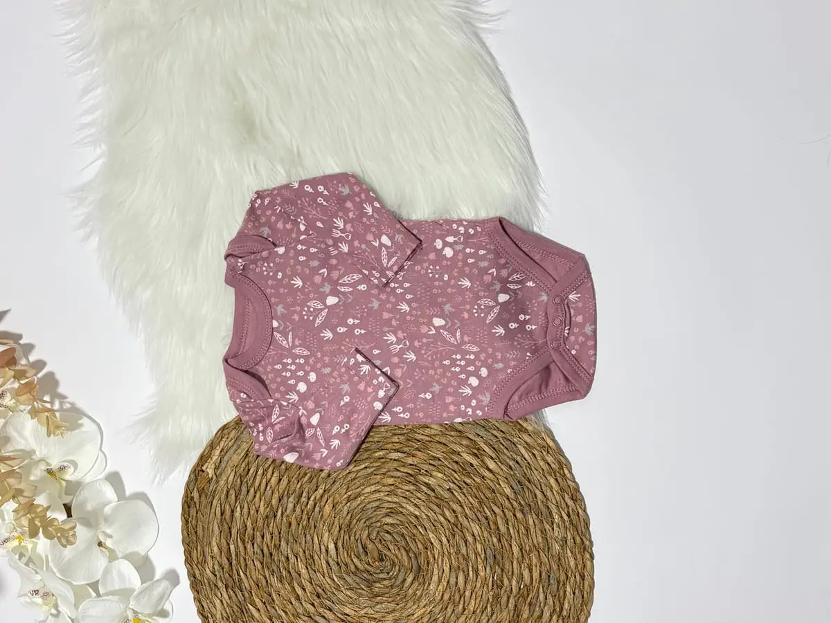 Sudadero blanco body de flores y pantalon licra con campana · talla 3 Meses