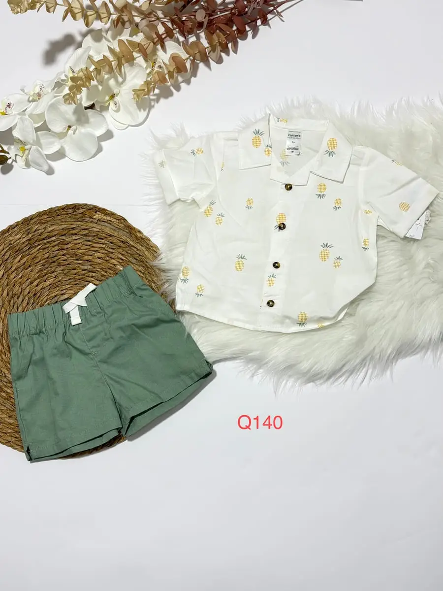 Camisa blanca con piñas y pantaloneta verde · talla 9 Meses