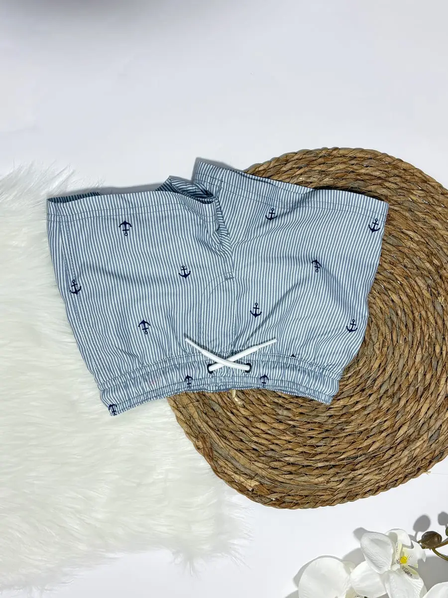 Traje de baño rosado coral y pantaloneta de rayas azules y blancas de anclas · talla 2 Años
