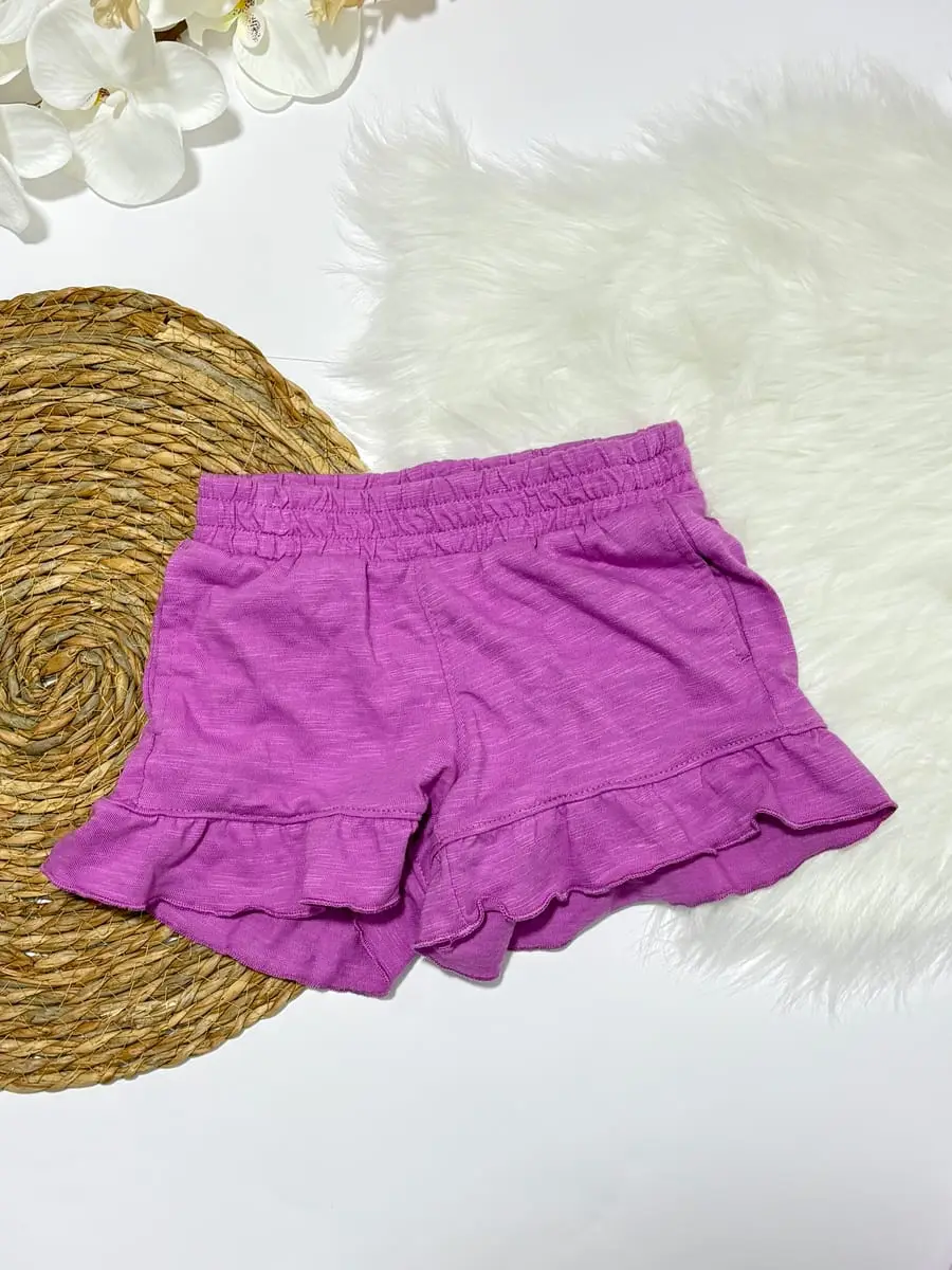 Blusa color morado con imagenes de verano y pantaloneta morada · talla 4 Años