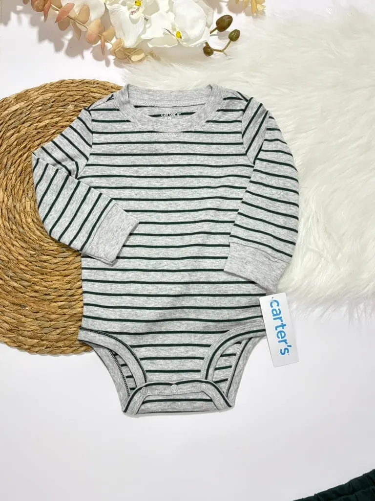 Chaleco besh con verde, body de rayas gris y verdes, y pants verde · talla 12 Meses