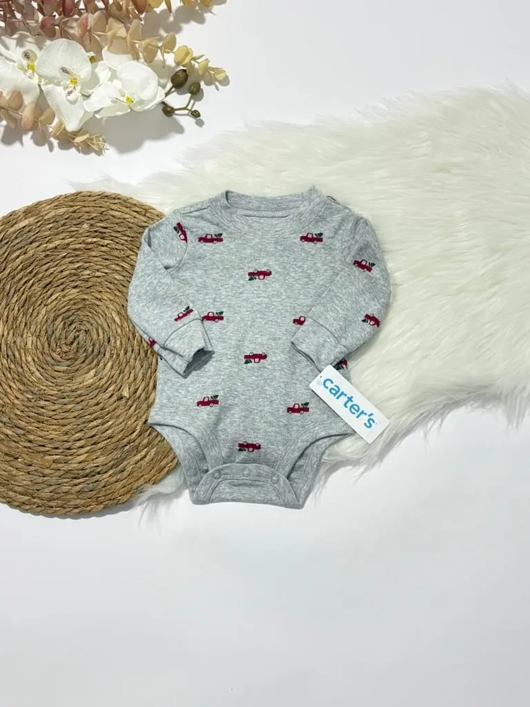 Chaleco rojo con negro, pants negro y body gris con carritos · talla 3 Meses