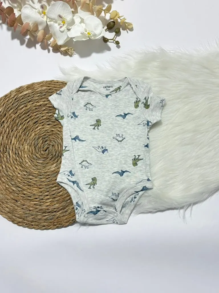 Sueter celeste, body de dinosaurios y pants celeste normal · talla 3 Meses