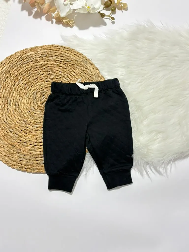 Body rojo con pants negro · talla 3 Meses