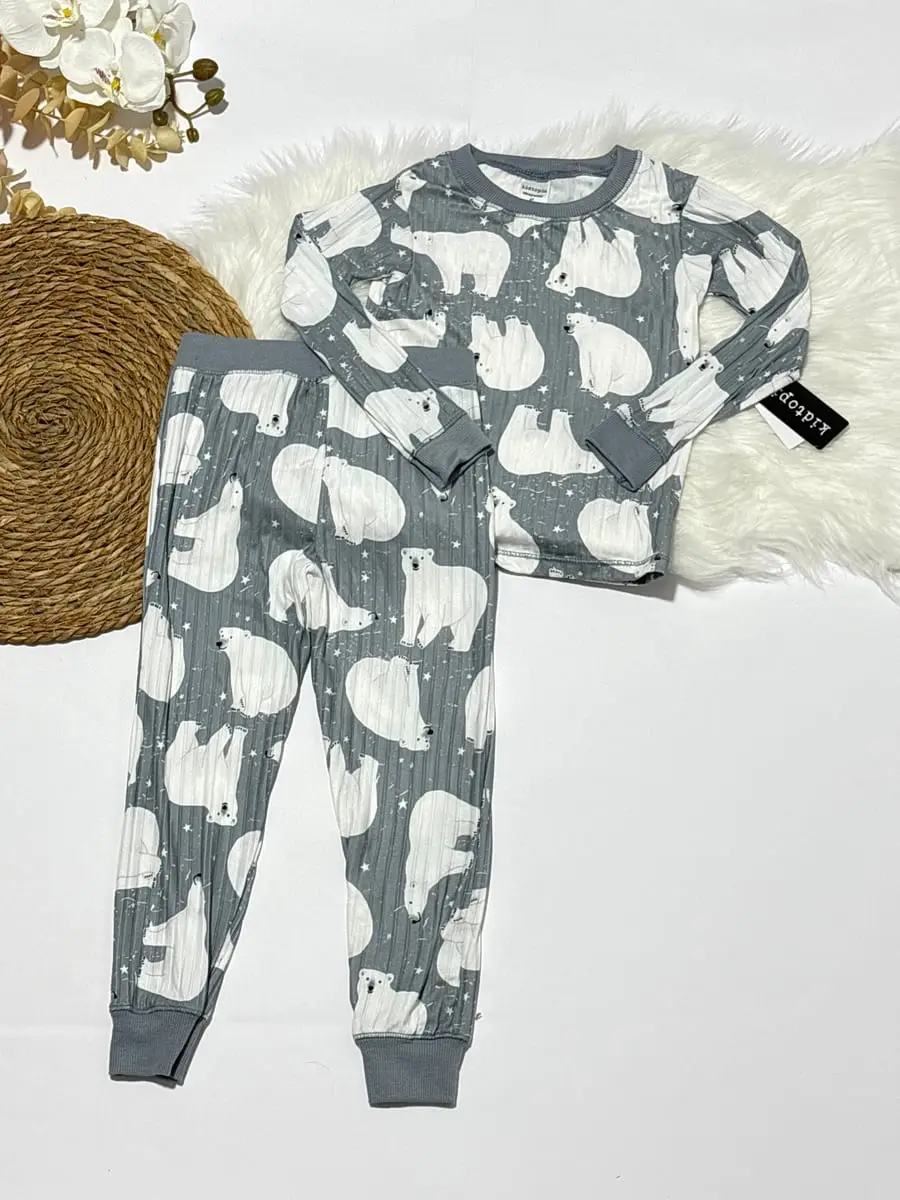 Camisa de osos polares y pants de osos polares · talla 4 Años