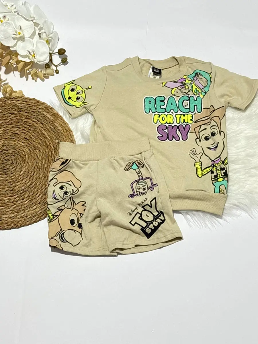 Camisa de toy story y pantaloneta de toy story · talla 5 Años