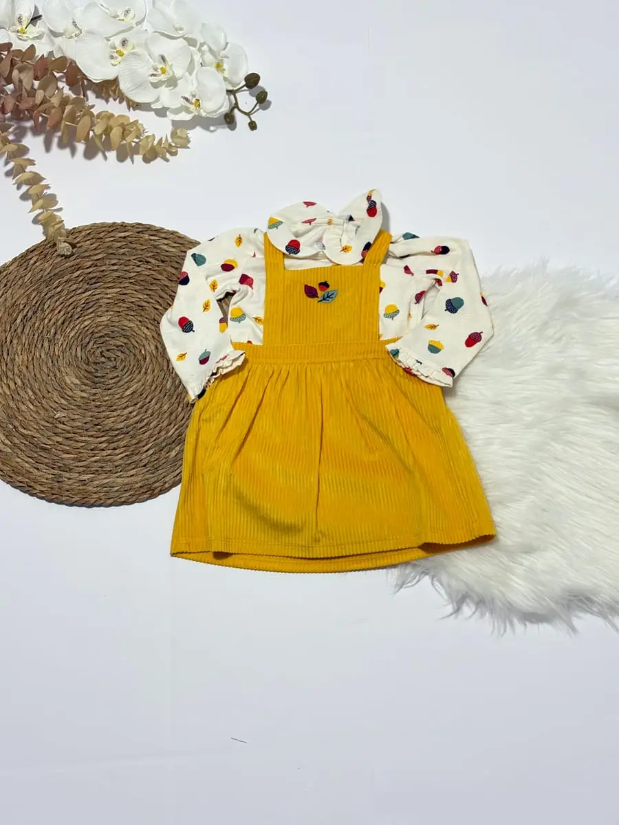 Vestido tipo overall color amarillo y blusa color blanco con nueces · talla 12 Meses