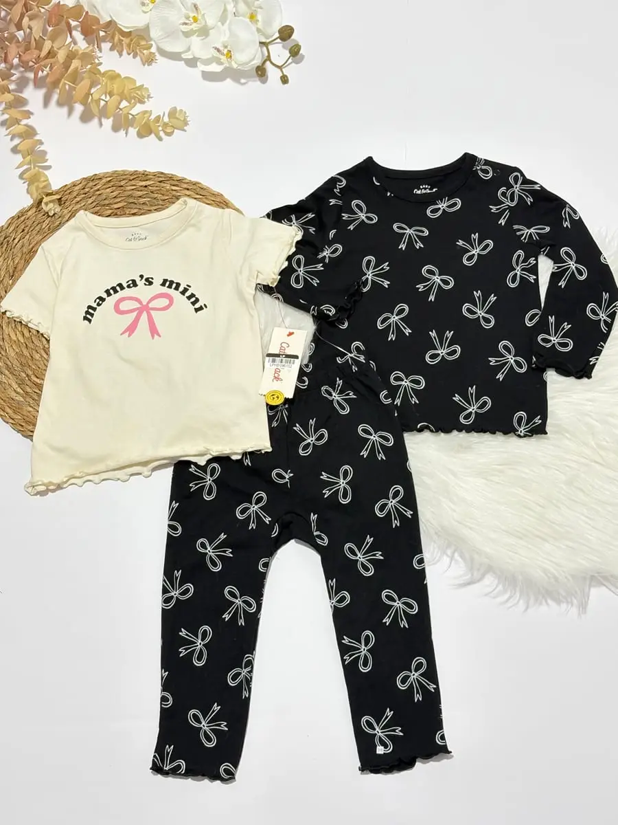 Blusa color beige que dice mama's mini pantas negro de moñitos y sueter de moñitos · talla 18 Meses