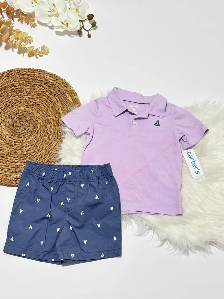 Blusa color morada tipo polo con short de barquitos azul marino · talla 18 Meses
