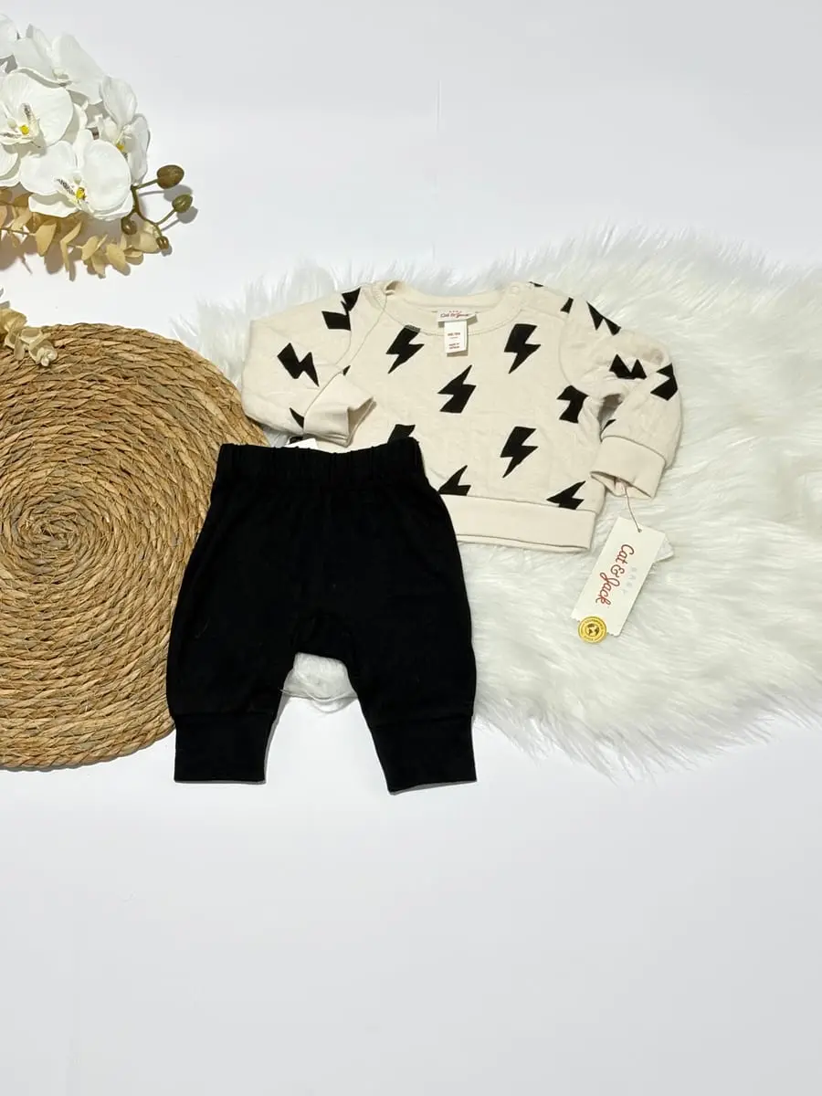 Sueter beige de rayos negros beige con pants negro · talla 0 Meses