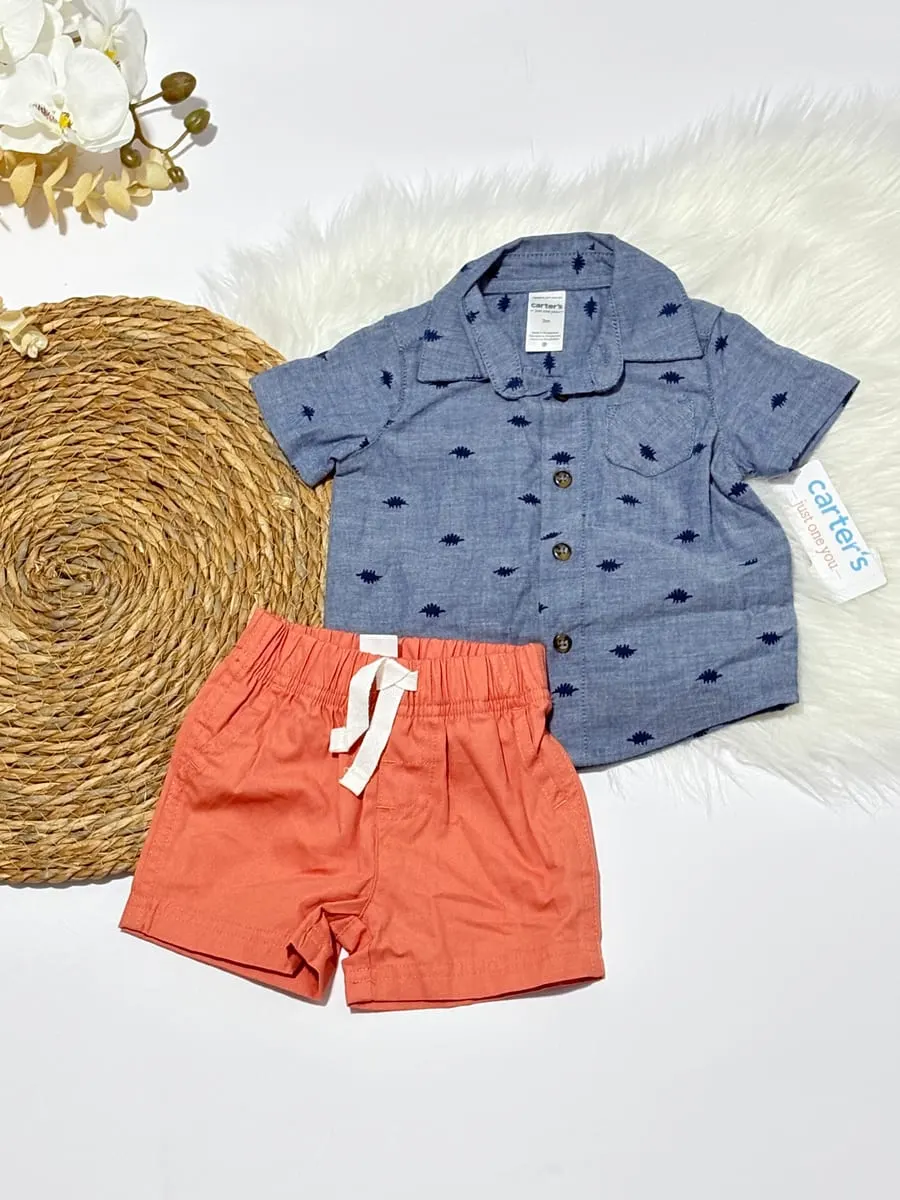 Camisa formal, tipo lona con dinosarios azules  y pantaloneta color ladrillo · talla 3 Meses