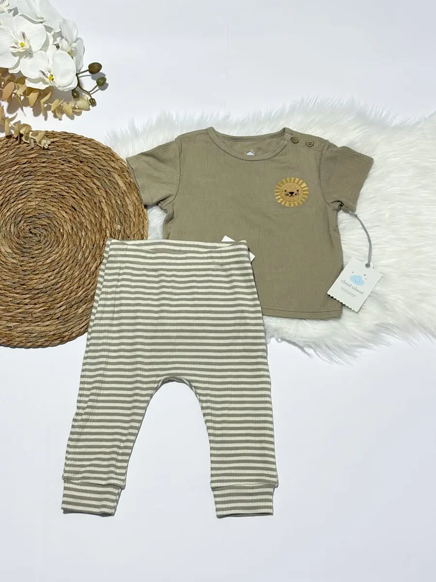 Camisa color caqui de leoncito y pantalon de rayas caqui y blancas · talla 12 Meses