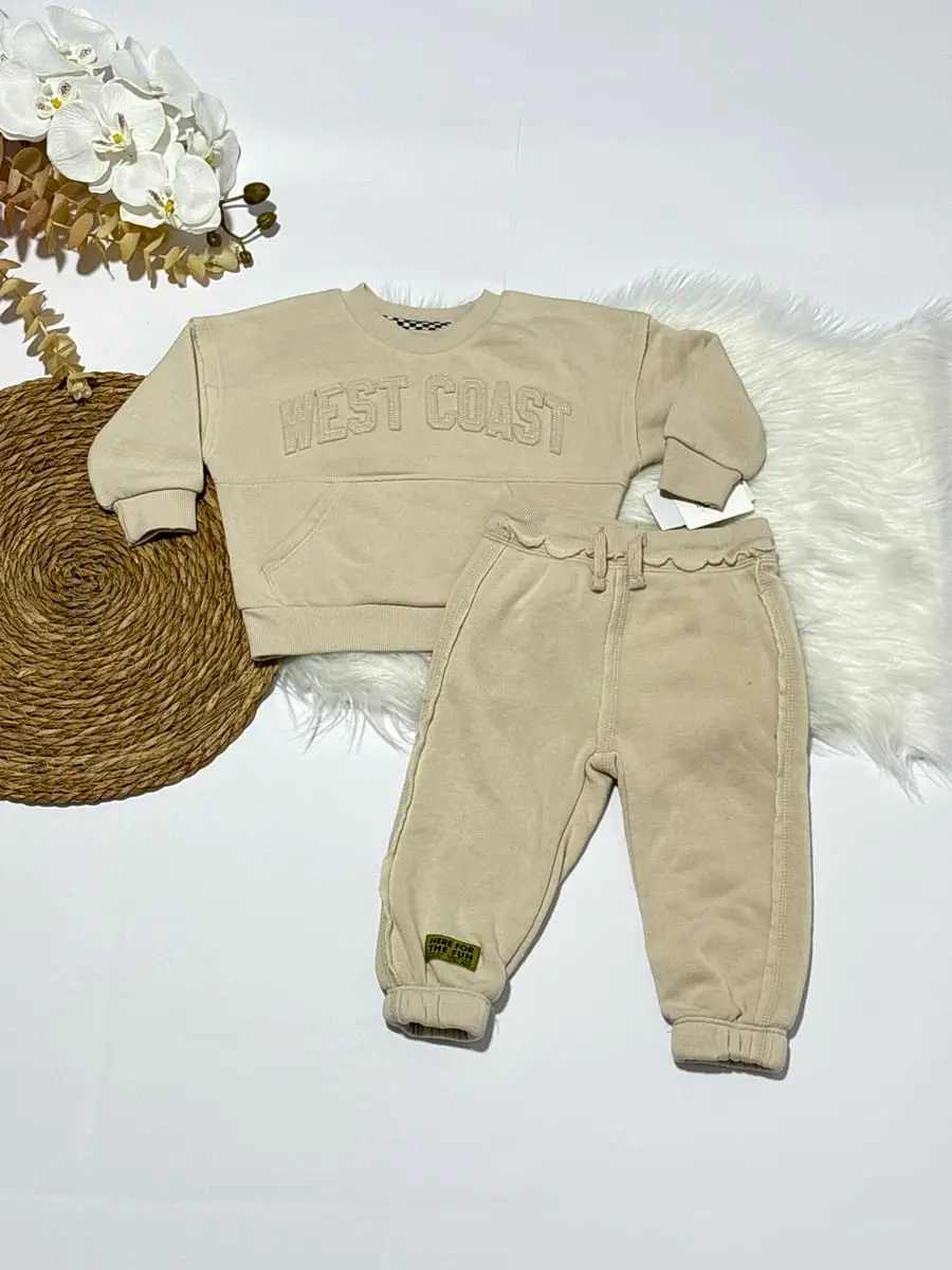Conjuto color beige y pantas color beige · talla 18 Meses